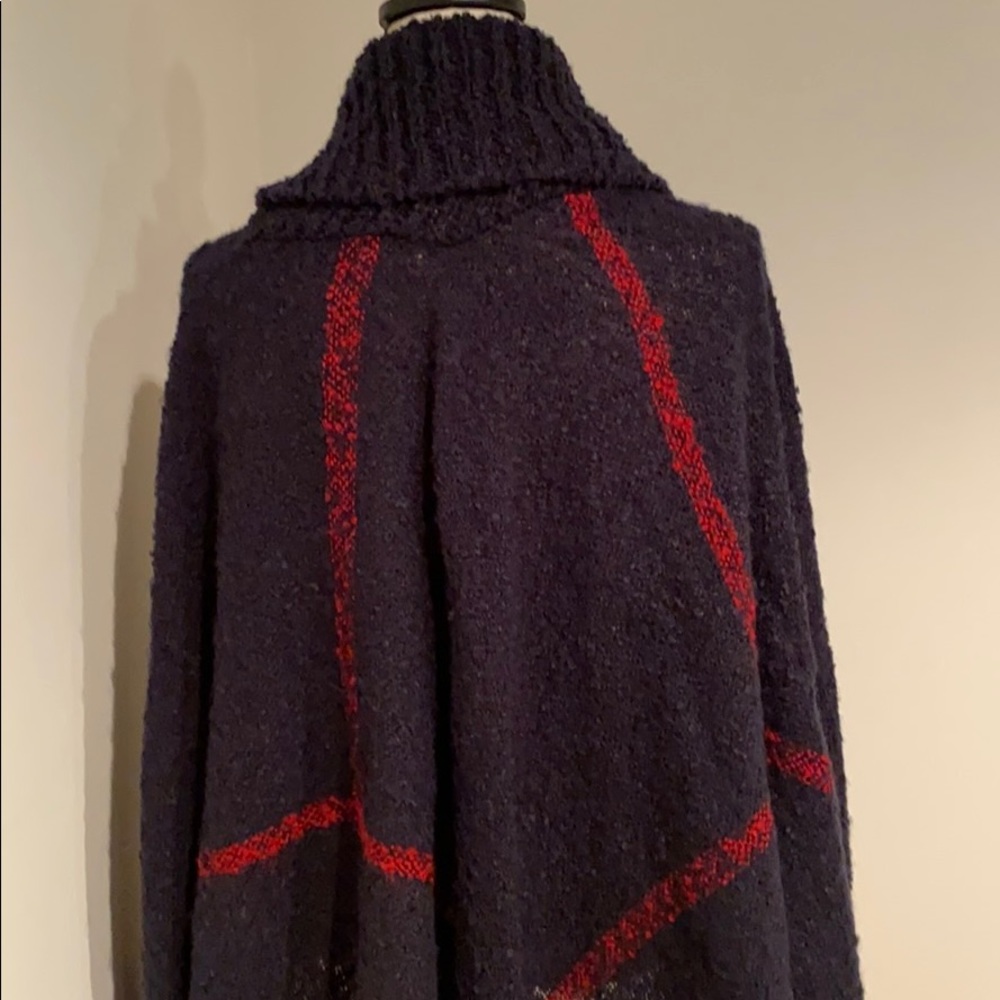 Cape - Picture 3 of 3